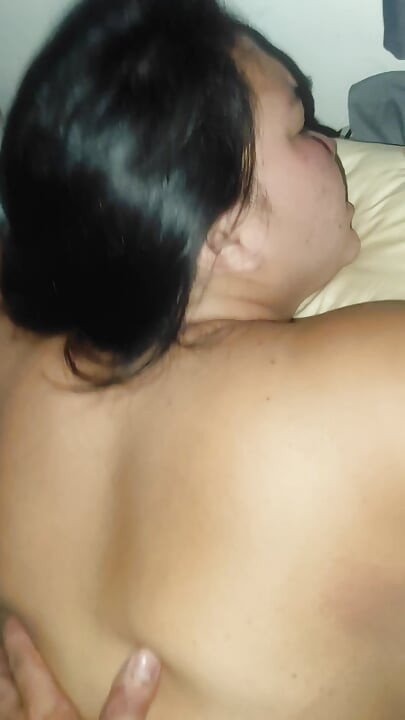 PUNTO DE VISTA DE FOLLAR A UNA ESPOSA INFIEL EN POSICIÓN DE PERRITO