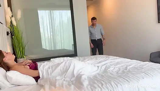 BUSTED! LadyLyne застукали за мастурбацией