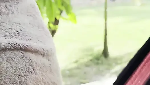 Aku suka banget eksibisianisme, bikin aku semangat untuk ngentot kontolku saat ada orang di sekitar sini