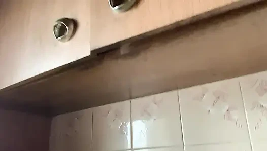 Горячая и шаловливая грудь крошки