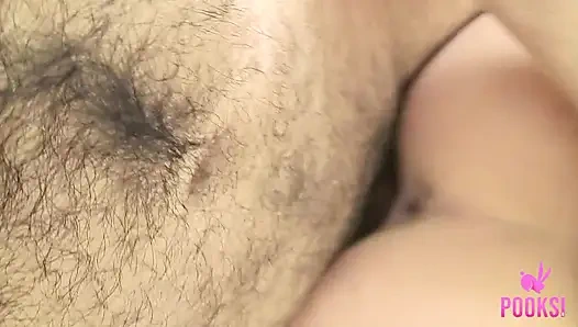 Yarak emenler Julie ve Jess anal üçlü sekste bir yarağı boşaltıyor!