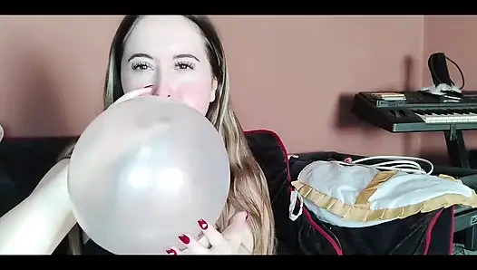 Popping balon confetti dengan pantatku