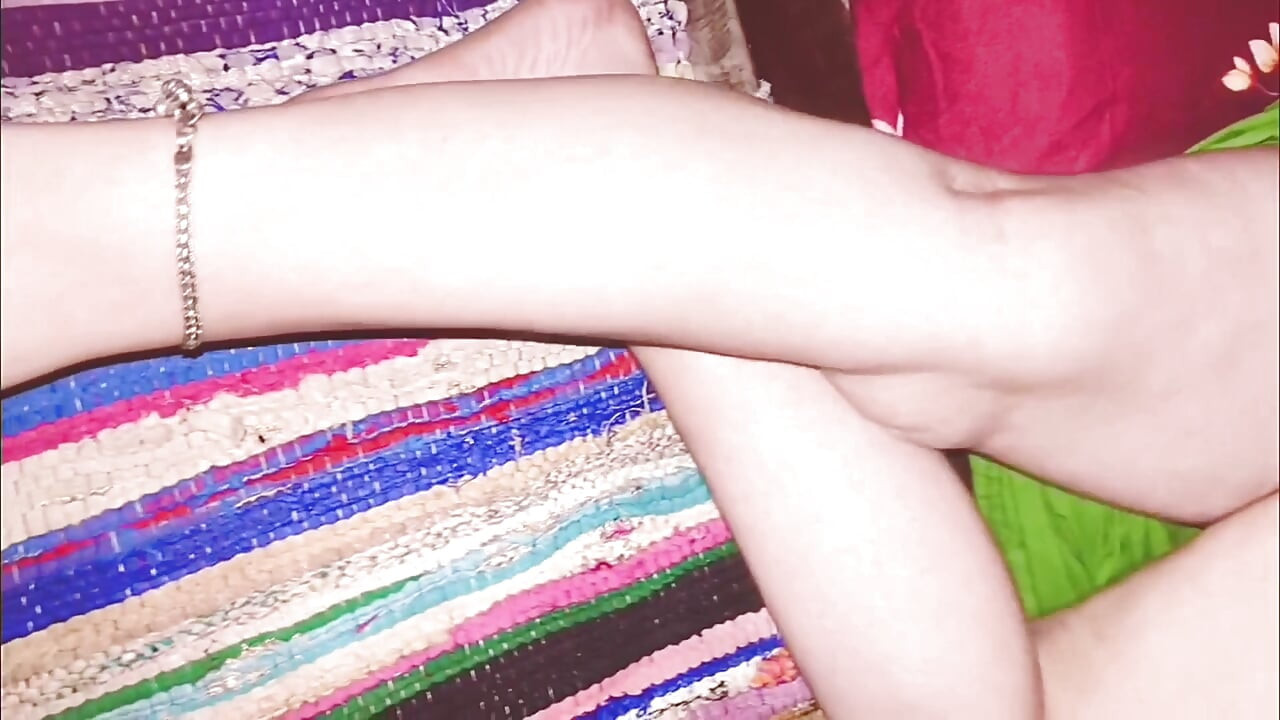 Come on baby,fuck me fast, full hindi sex video of Indian hot girl janvibhabhi
