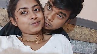 18-летнюю индийскую девушку жестко трахнул ее бойфренд