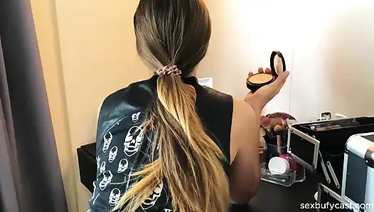 Junges blondes mädchen hart in den arsch gefickt