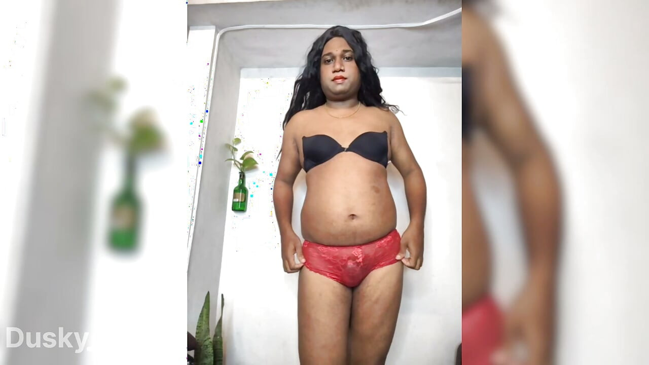 Desi Indian shemale full nude exposing show