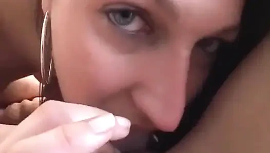 Dua cewek lesbian perancis yang menawan lagi asik bersenang-senang