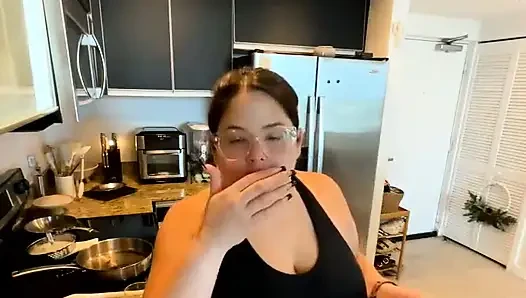 Live Stream with Dani Valentina