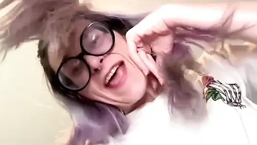 Mean Giantess minik bakış açısı seni parçalıyor ve parçalıyor