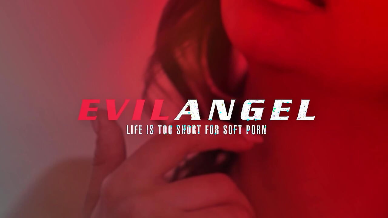 EVIL ANGEL - Η Ισπανίδα VERONICA LEAL έχει άγριο και παθιασμένο γαμήσι κώλο στα βουνά