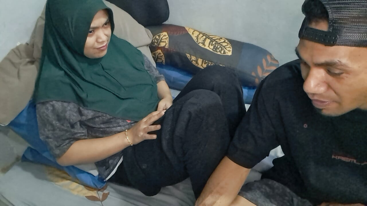 Aunt in law Hijab Stayed One Night at My House.
