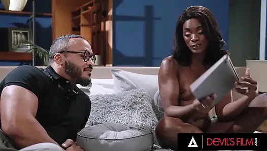 Devils filmi - ana foxxx faps kocası onu yakalayana ve vahşi sikişi yeniden yakana kadar eski seks kasetine dönüyor