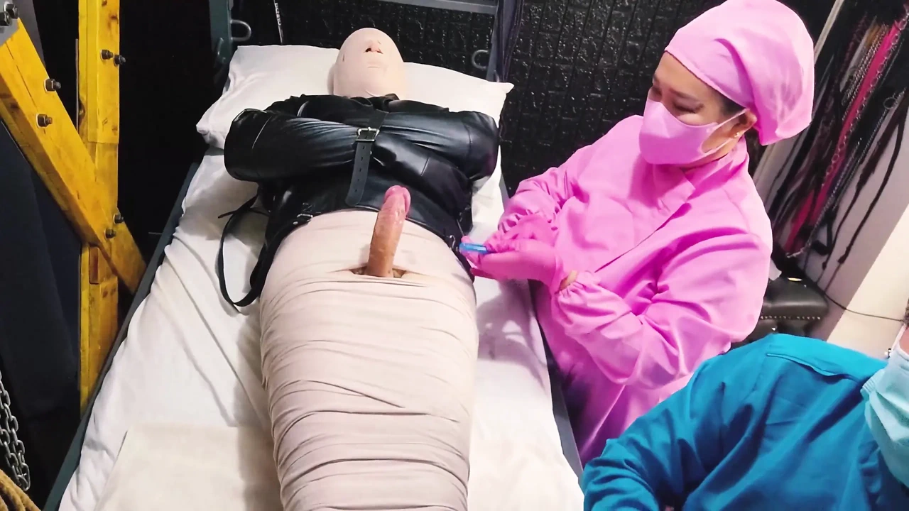 2 施虐狂护士用声音折磨奴隶