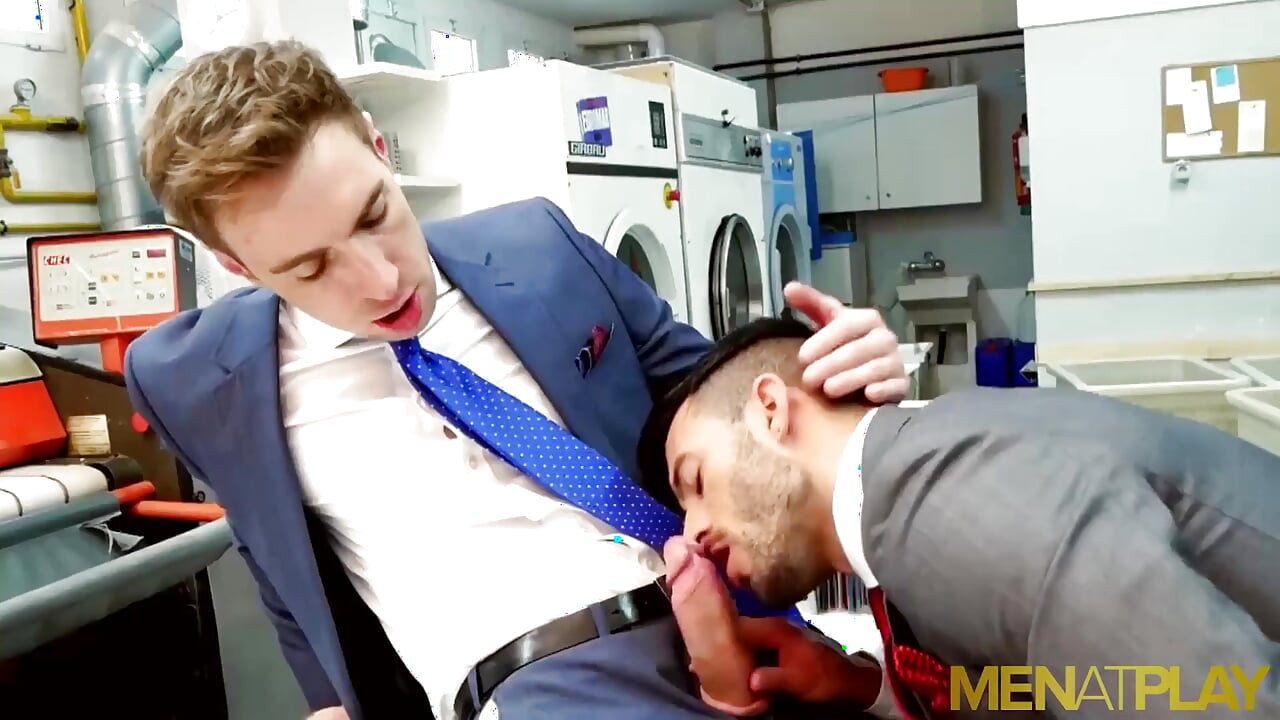 Menatplay blond Kayden Gray anal fucks suited stud Andy Star