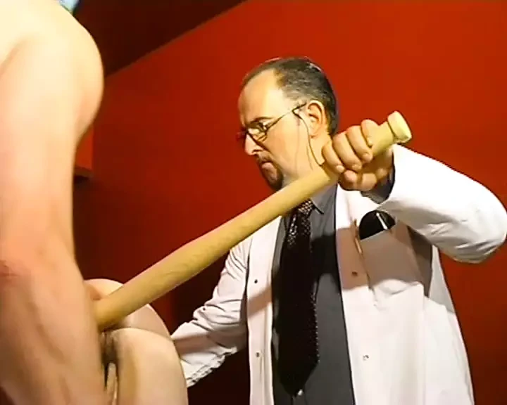 一个真正的违规荡妇的变态性爱 Sc 1