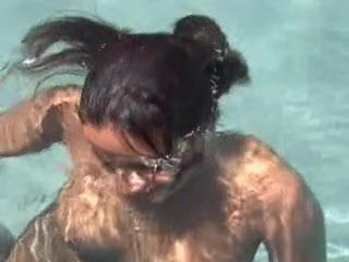 Aquatapes - Дейзи обожает воду под водой