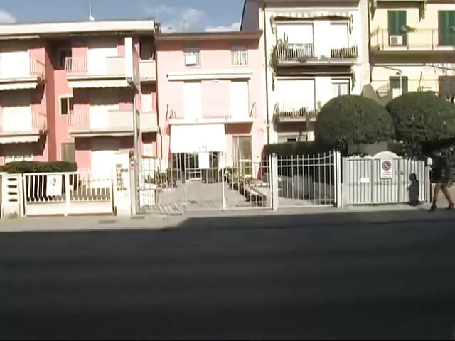 Fată de clasă înaltă cu pagina tunsă