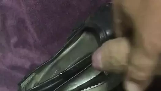 Cum üzerinde hanımları kirli ayakkabı