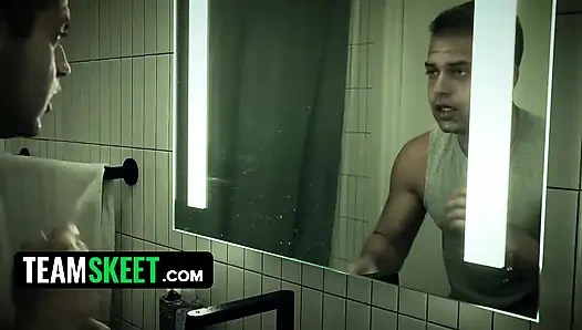 Ведьма Марли накладывает любовные чары на Nicky Rebel и осушает его досуха
