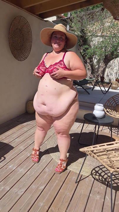I Show Myself Naked Outside Next to the Pool