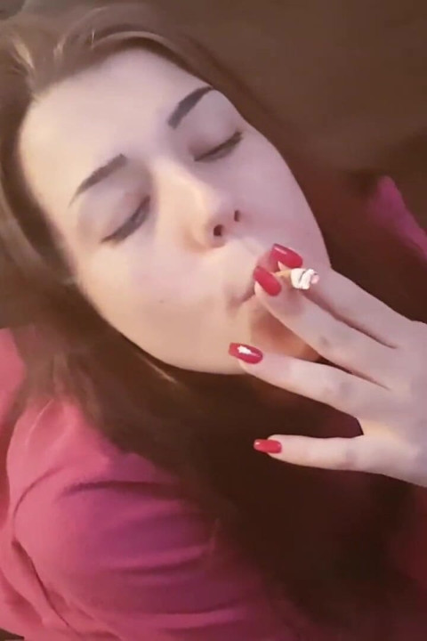 Smoking and fetish with sweet teen