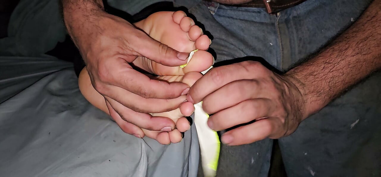 bondage footjob asijské teen nohy sperma na chodidlech