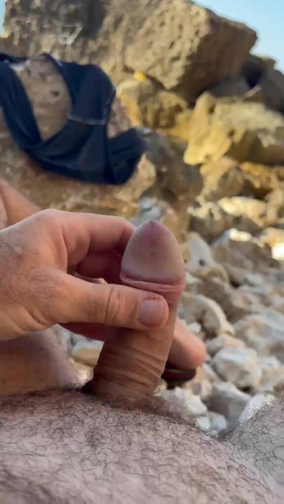 Kurac napolje za ljude oko plaže, ljubav pokazuje kurac leti