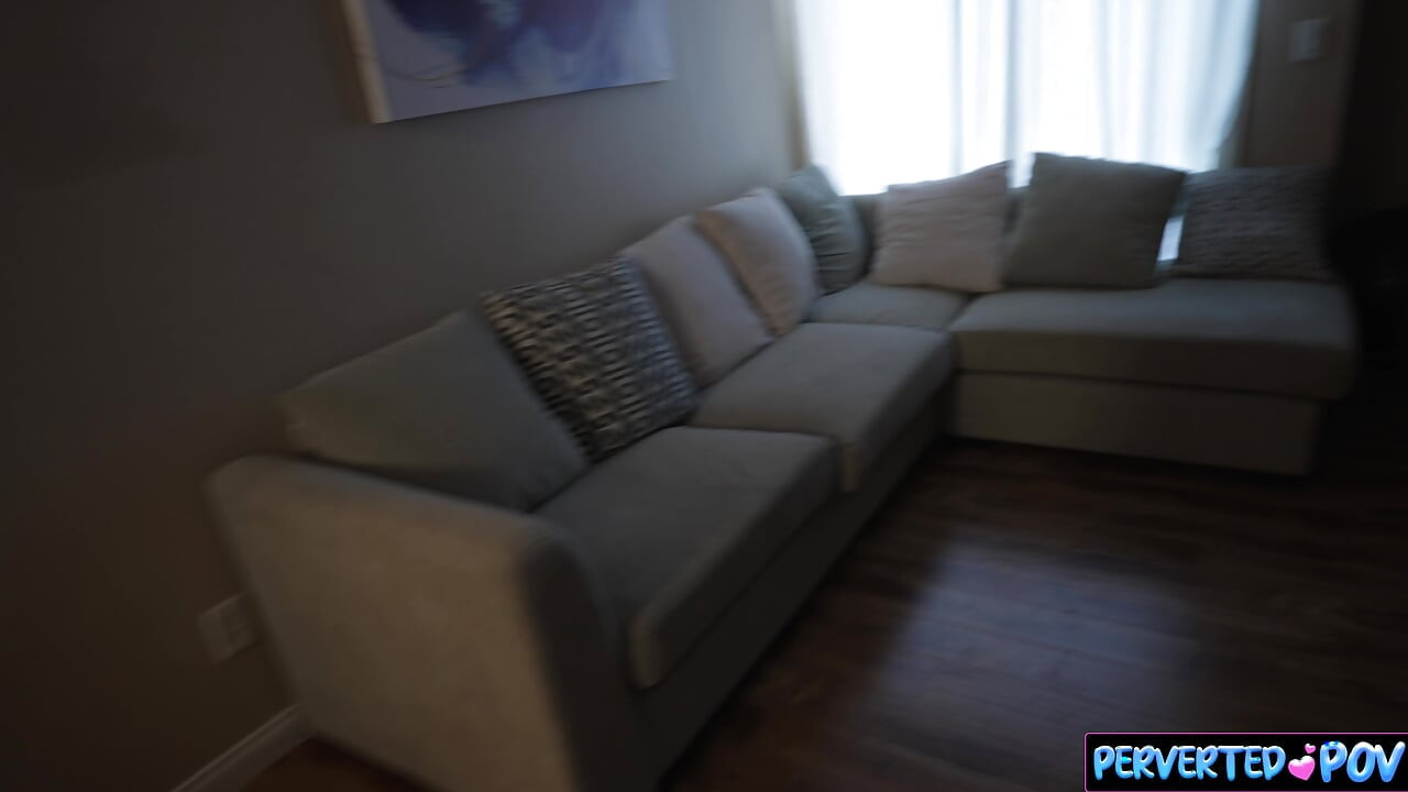 Vecinul pătrunde în apartamentul prietenului