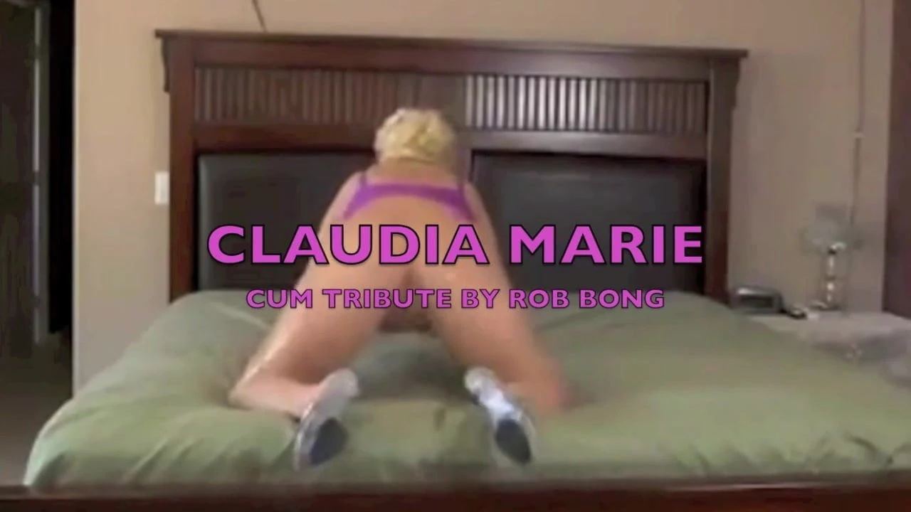 Claudia Marie tetona se corre en homenaje