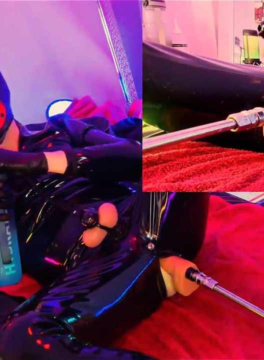 Nicolaus Rubber Show with Pet Mask