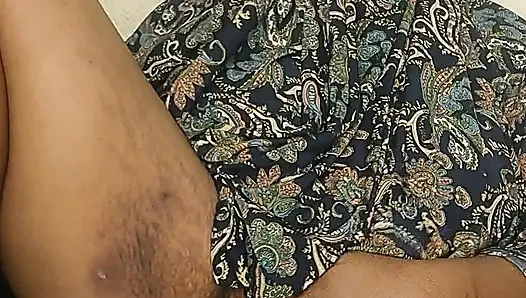 Arabian mom trying to squirt in her bedroom
