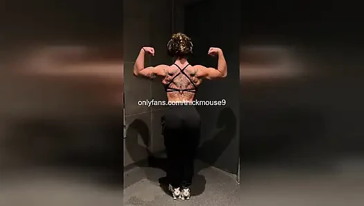 Pamer memek tidak sengaja usia 18 tahun selama livestream