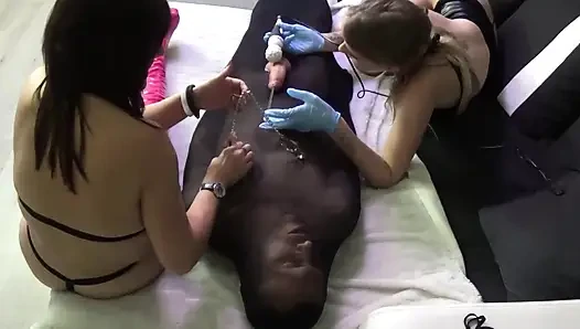 Bunyi di balik celana dalam penuh