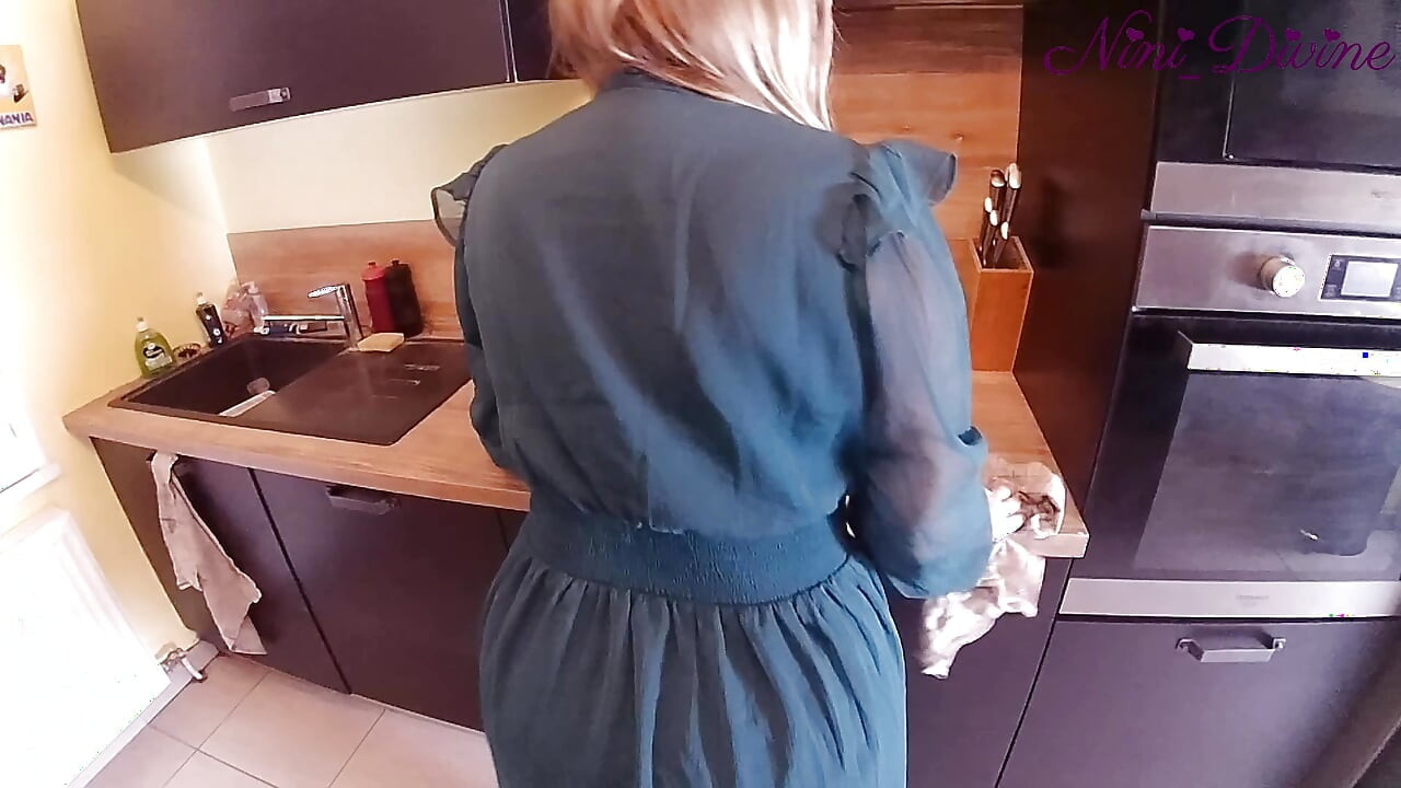 Generous Girl Pulled Aside Her Big Panties to Get Fucked in the Kitchen!