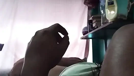 Madrastra morena culona chupando polla