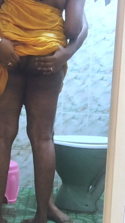 Indisk tamilsk pige med stor røv bader og får hurtig sex med naboen – overraskende desi pige | Klip 1
