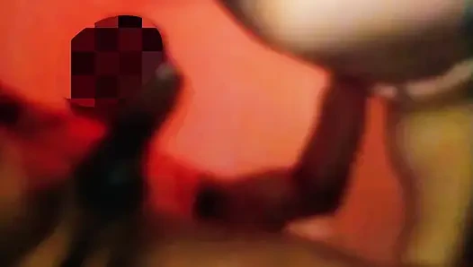 Милфа с сочной киской разговаривает грязно, просит член и получает все мокрое, как скрыть это от мужа?