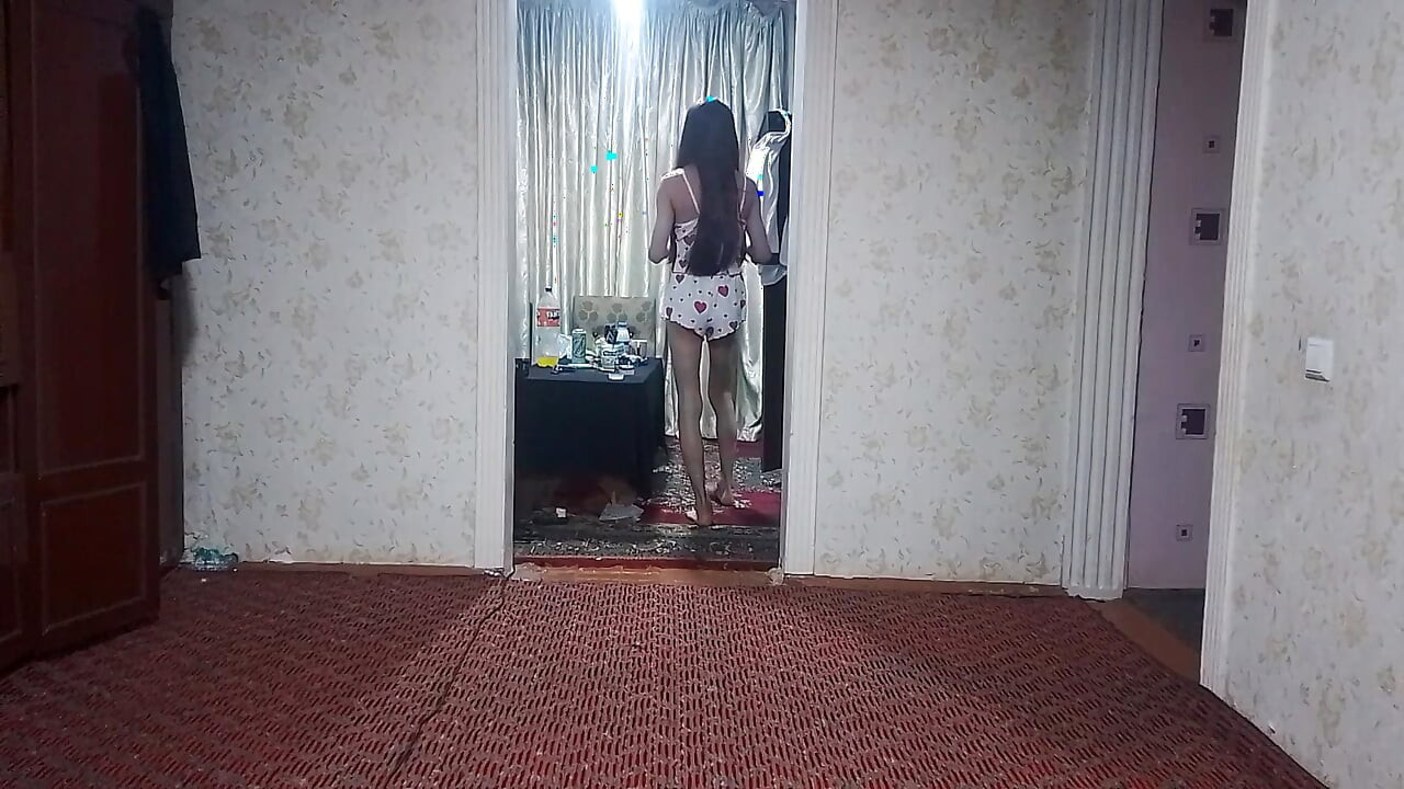 Crossdessor cleaning his house