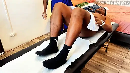 Massage with an unexpected happy ending - Risky Cum