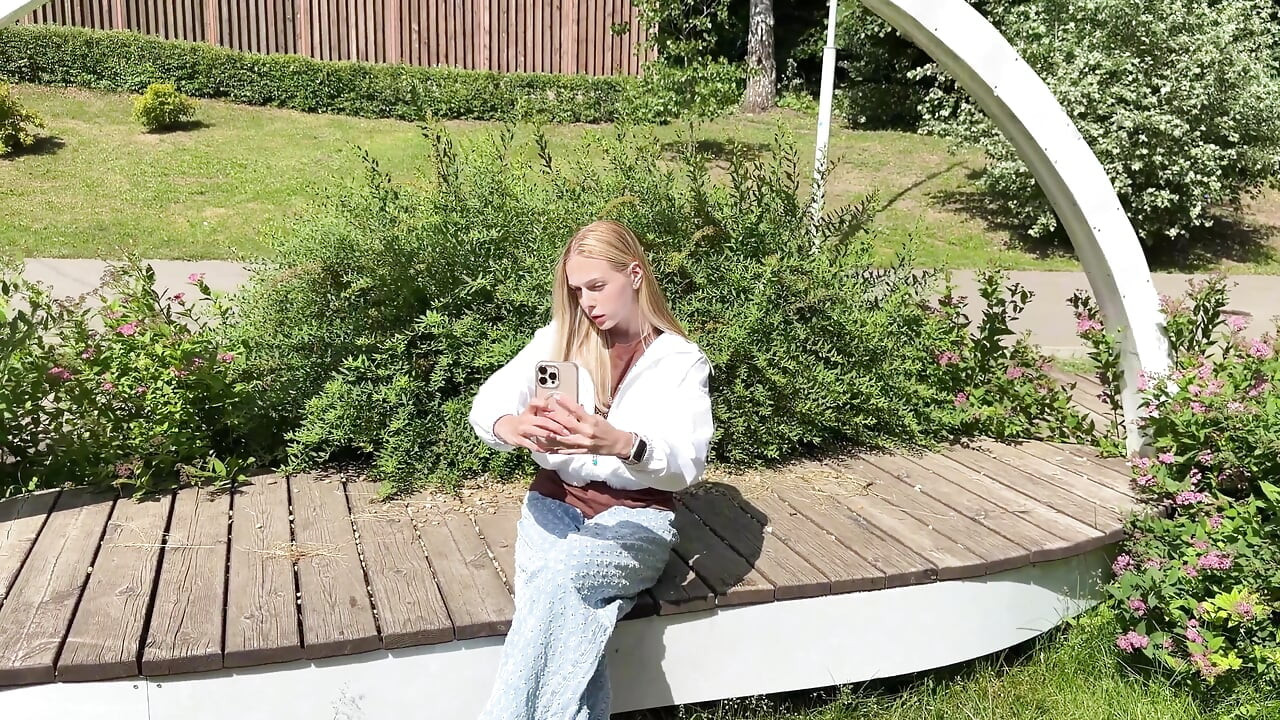 A Tinder Date Ended with Fucking in the Forest, She Gave It to Me for 500 Rubles