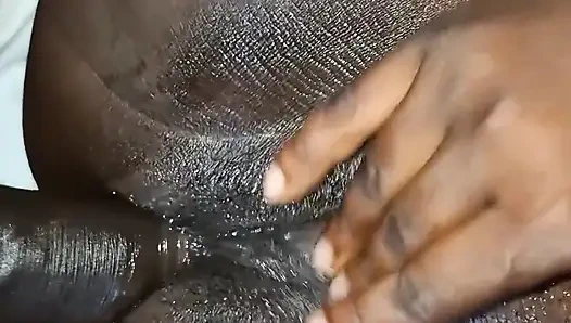 Каждый большой хуй умещается в мою маленькую девственную задницу