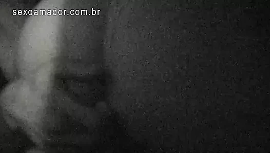 Сучка между друзьями и несколькими шлюшками оказывается в темноте. Фонарик сохранил кадры