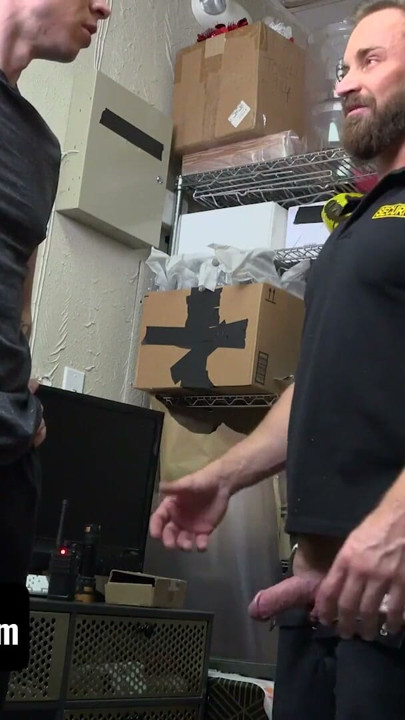 Loss Prevention Officer Messes Around With The Wrong Shoplifter - YoungPerps | Clip 1