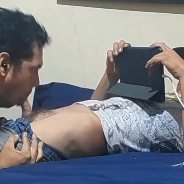 Hetero susjeda me opet posjećuje