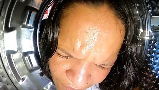 Çamaşır makinesine sıkıştım siyah yaraklı üvey oğlum benden faydalandı ve sikti