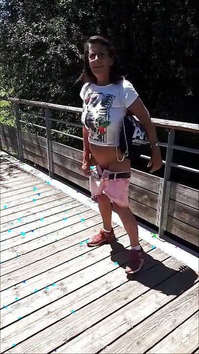 ノエミーのシェイプスを称賛するいくつかのシークエンス