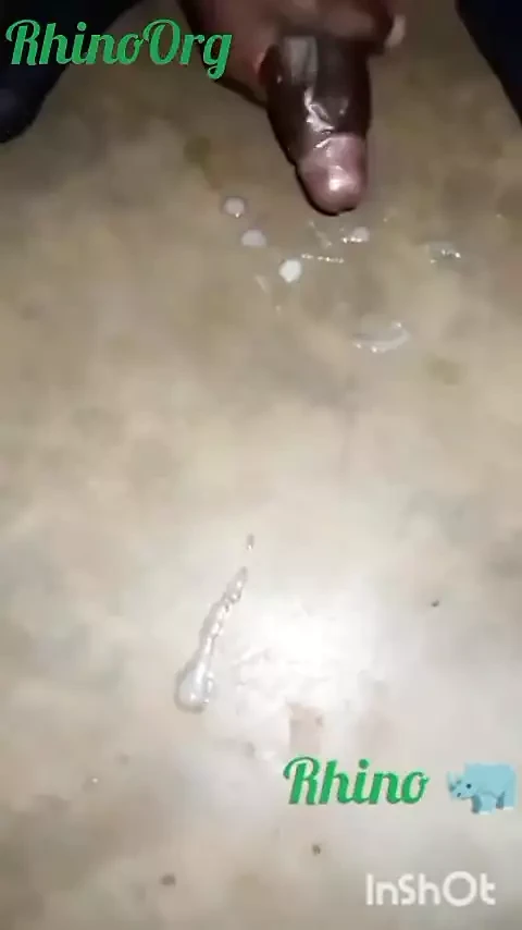 Waaww, ma bite a l’air si bon jour avec de grosses couilles hhhhh, je ne peux pas m’empêcher de jouer avec jusqu’à ce qu’elle jouisse