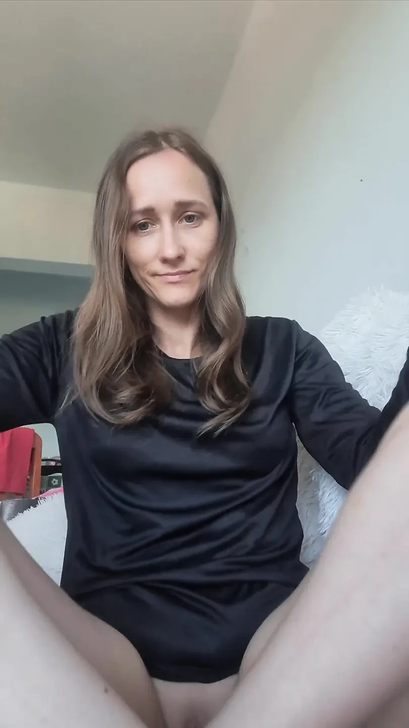 Duplo vibrador em seus 2 buracos