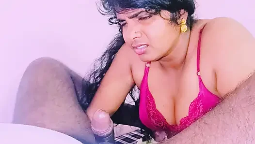 Hintli teyze Crezy'nin oral seksi. Telugu edepsizce konuşuyor.