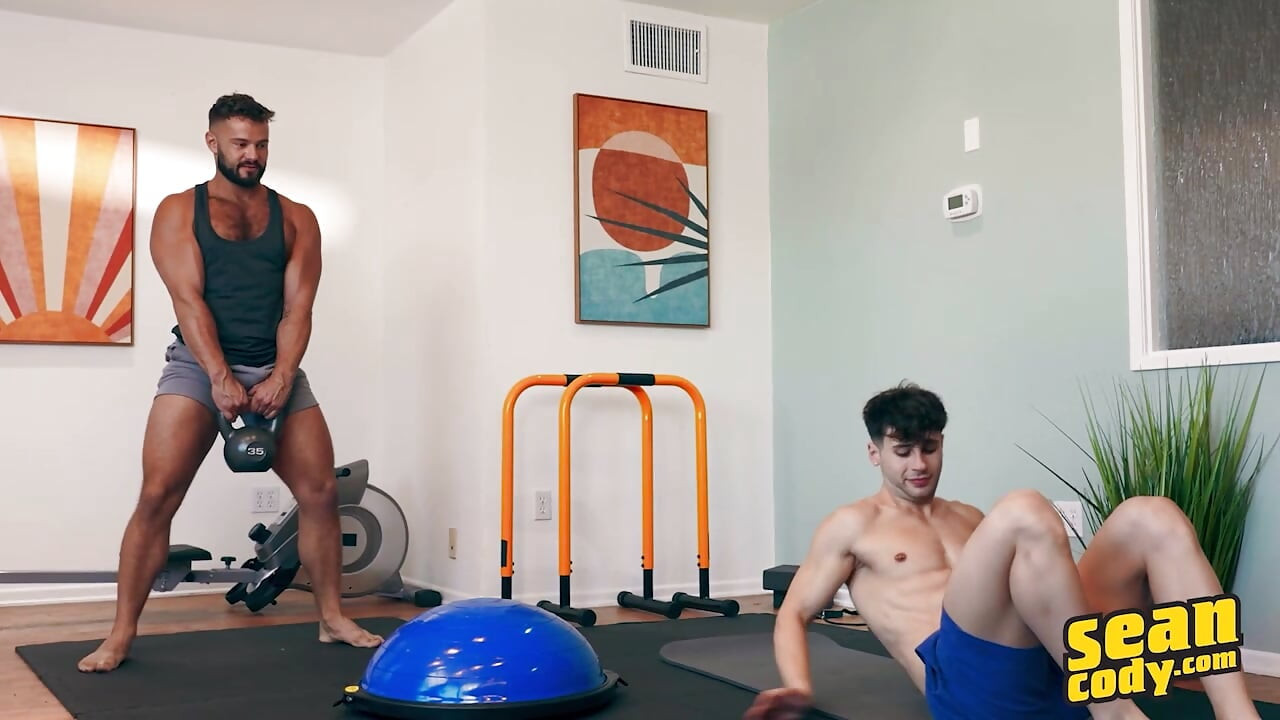 SEAN CODY - Hayden rasteže Michaela u teretani i žestoko ga jebe tijekom vrućeg treninga